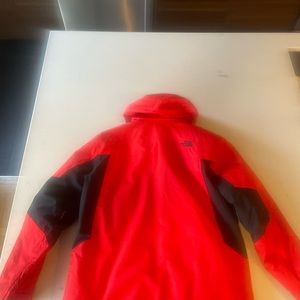 Men’s North Face Ski Jacket XL. In good shape excellent for skiing/snowboard